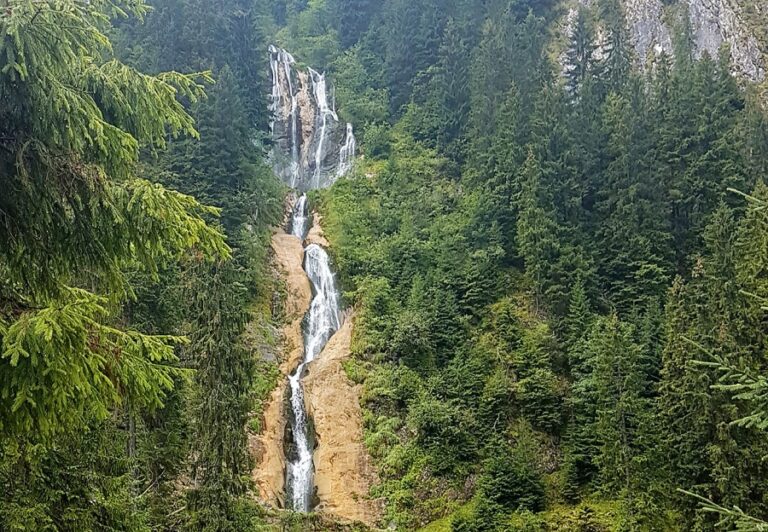 Povestea Cascadei Cailor cea mai mare cascadă din România