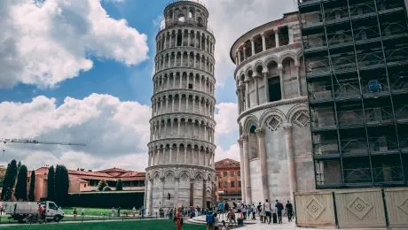 De ce este Turnul din Pisa înclinat?