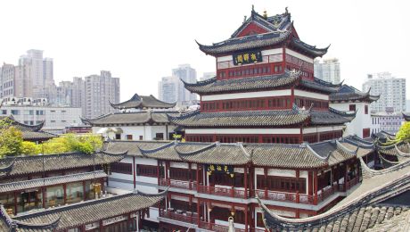 De ce acoperișurile caselor din China, Korea și Japonia sunt curbate în sus?