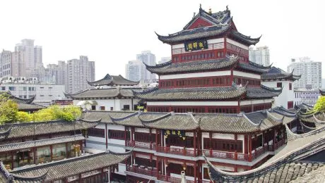 De ce acoperișurile caselor din China, Korea și Japonia sunt curbate în sus?