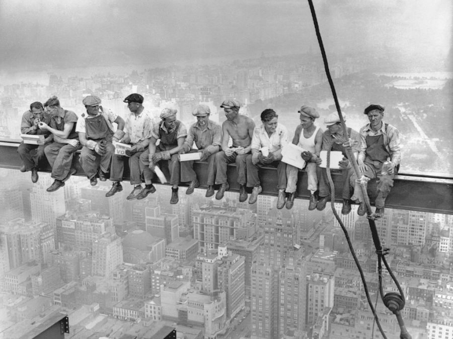 Lunch_atop_a_Skyscraper_-_Charles_Clyde_Ebbets (1)