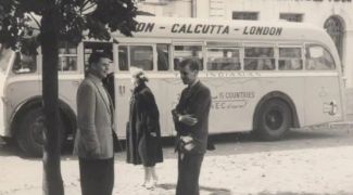 Fabuloasa istorie a autobuzului care făcea curse regulate din Marea Britanie în India. Cât dura un drum?