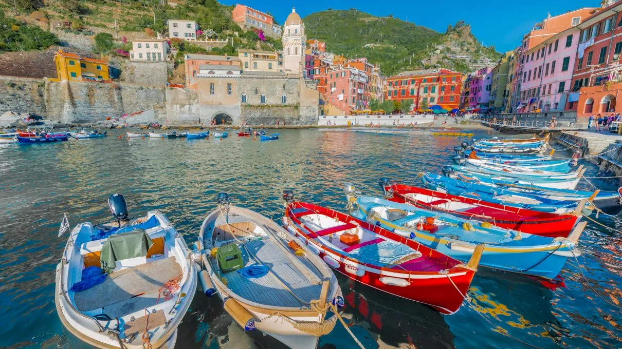 De ce casele de la Cinque Terre sunt colorate în fel și chip? Cât costă biletul de tren pe zi pentru a vedea toate cele 5 sate?