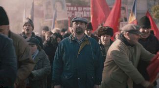 „Anul nou care n-a fost”, lucruri care nu existau în perioada comunistă dar apar în film. Cearșafuri Ikea, petarde sau apelative mai moderne!