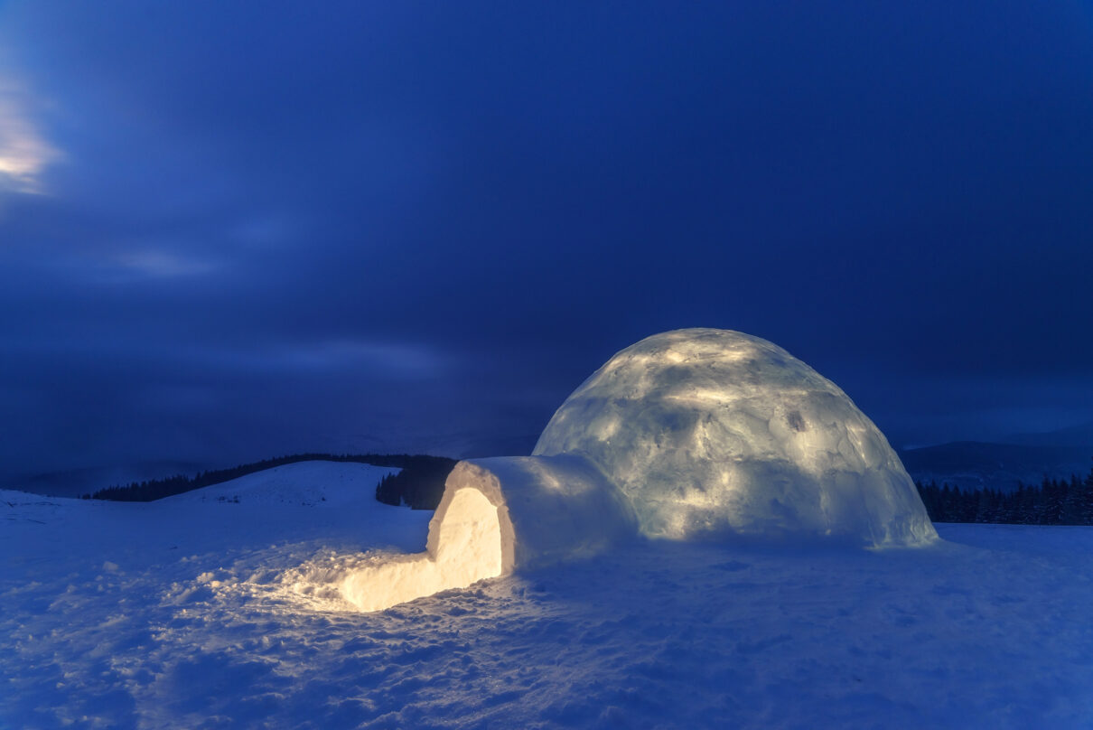 De ce este atât de cald într-un iglu din gheață? La câte grade ajunge temperatura din interior?